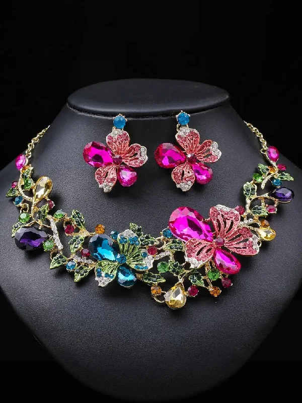 Elaborate Rhinestone Flower Design Necklace Set